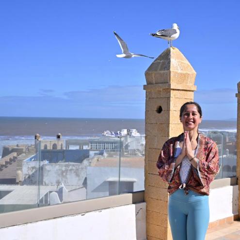 Eliza professeur de Yoga en pleine méditation